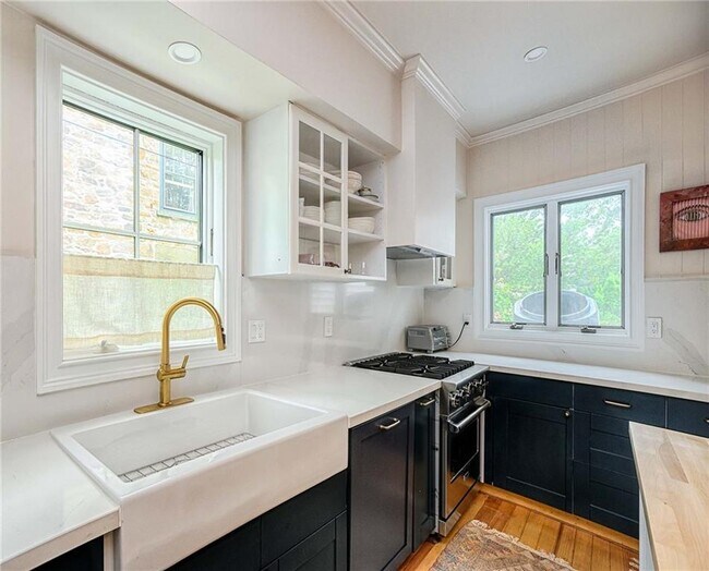 Building Photo - 461 Spring St