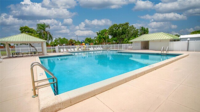 Building Photo - 11101 SW 15th Manor