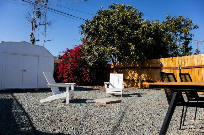 Building Photo - 565 Madrona St