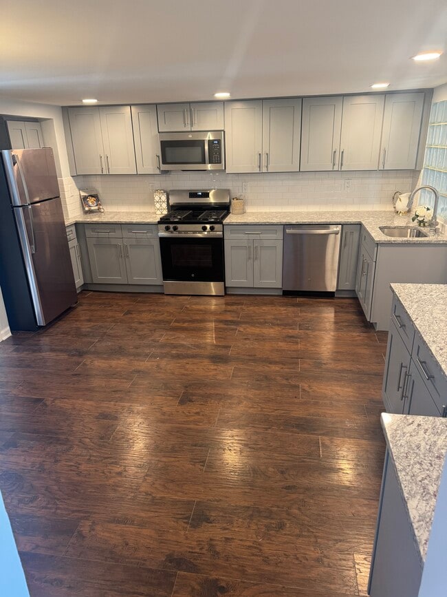 Building Photo - 67 Canal St