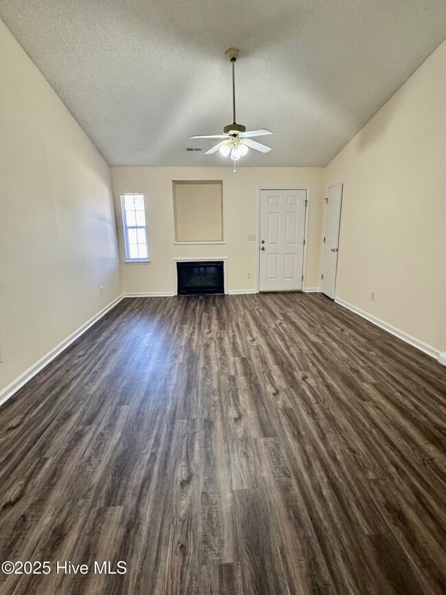 Building Photo - 1303 Angels End