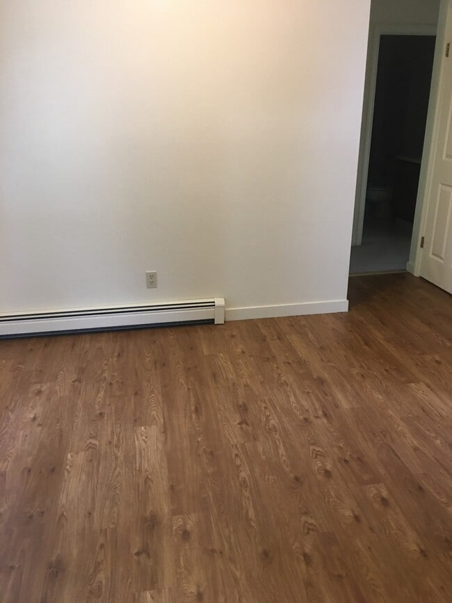 Building Photo - 11A Evergreen Dr