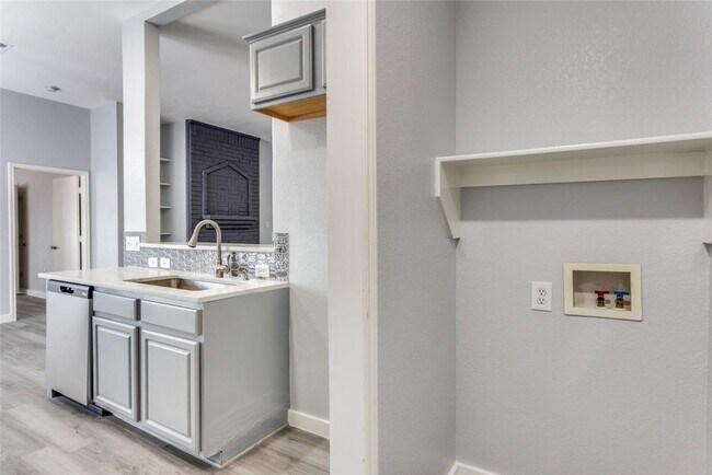 Building Photo - 752 Dema Ln