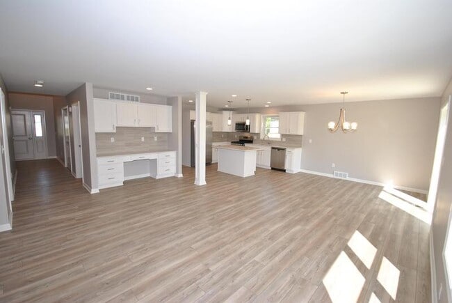 Building Photo - 4792 E Highland Pkwy