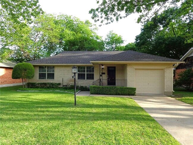 Primary Photo - 727 Nottingham Dr