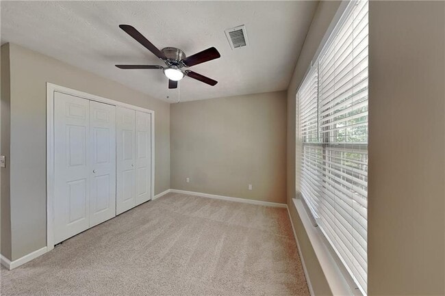 Building Photo - 5855 Shadewater Dr