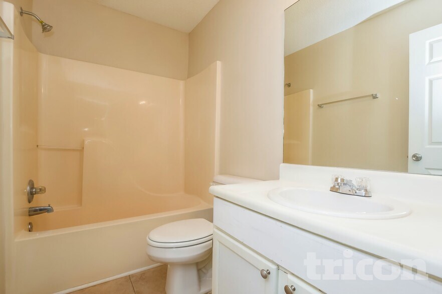 Building Photo - 5002 Ceylon Dr