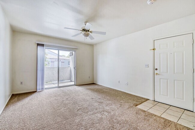 Building Photo - 1 Bedroom 2nd Floor Unit With Balcony!