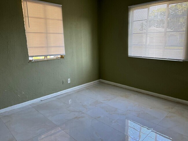 Building Photo - 4246 Minoso St