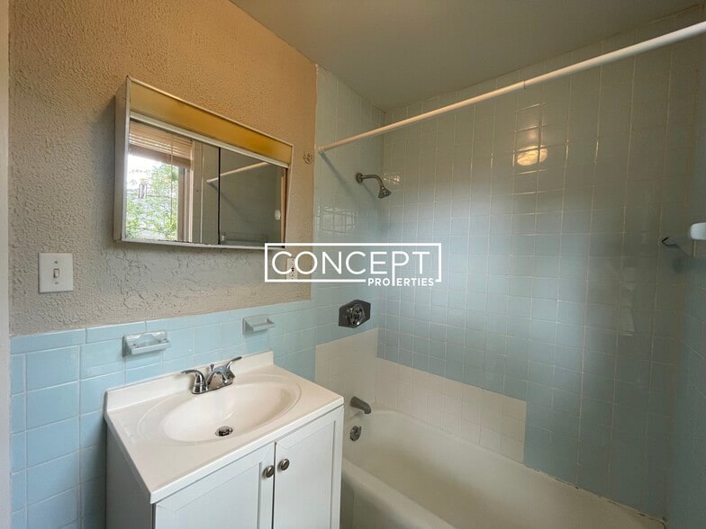 Building Photo - 8 Forest St