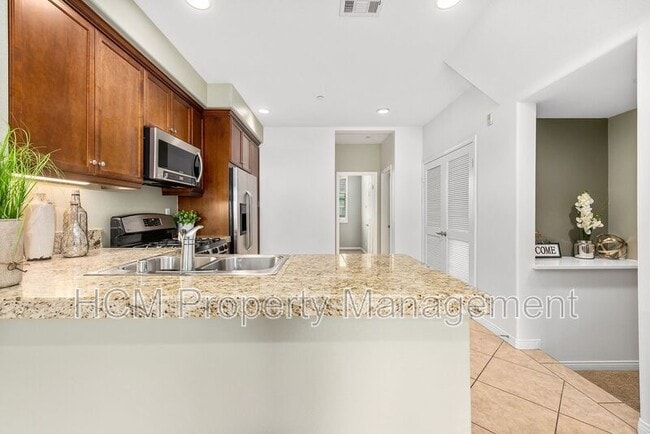 Building Photo - 315 Silk Tree