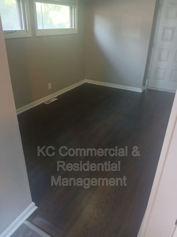 Building Photo - 9211 E 50th Terrace