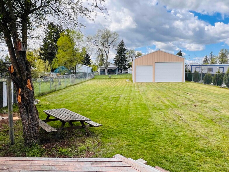 Building Photo - 6127 N Regal St