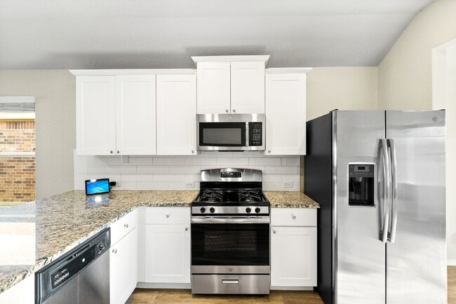 Building Photo - 3-Bed, 2-Bath Sanctuary Where Comfort Meets Charm