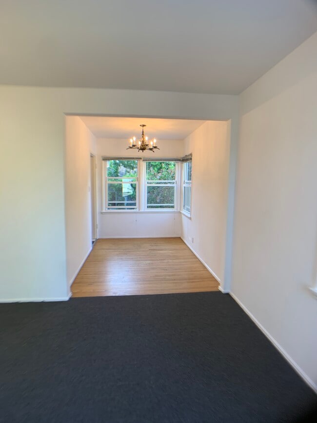 Dining room with oak flooring/blinds/LEDlight - 1827 18th St