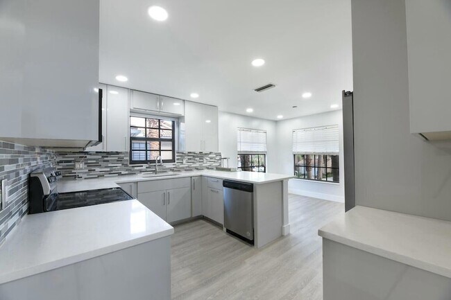 Building Photo - 22791 Trelawny Ter