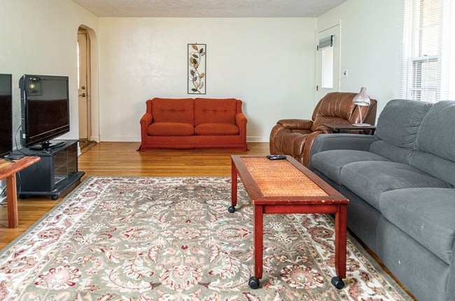Building Photo - 314 S Arbutus Dr