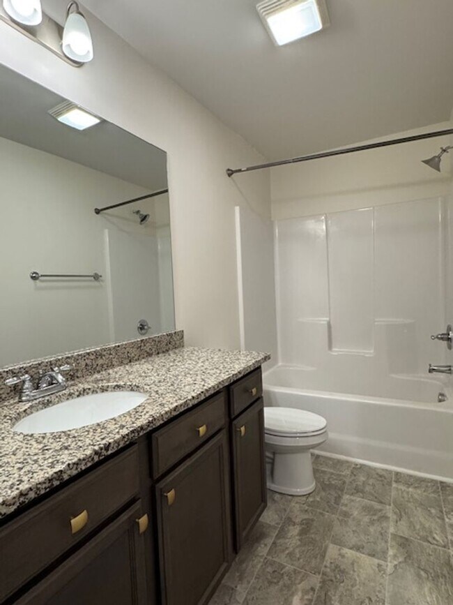 Building Photo - Charming 3-Bed, 2.5-Bath - Energy-Efficient Townhome in Simpsonville.  Discover your dream home i...