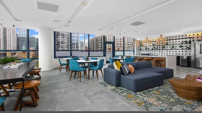 Building Photo - 315 S Halsted St