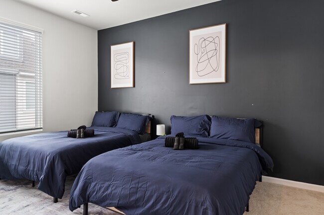 Building Photo - 2037 Statesville Ave