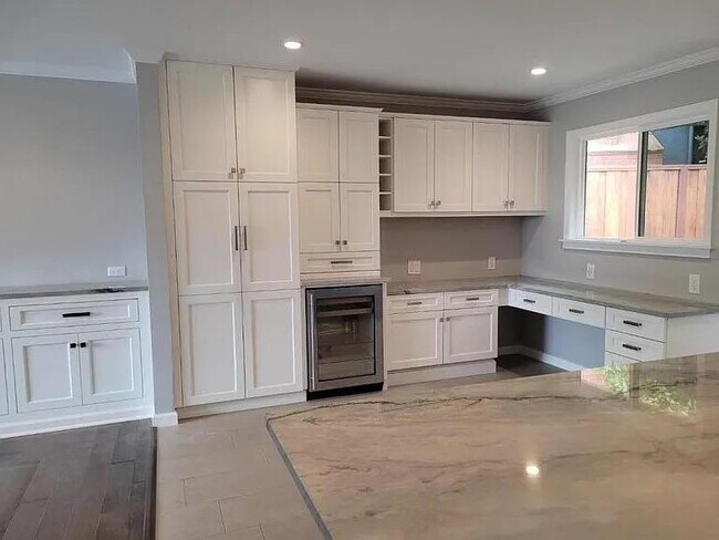 Building Photo - 1172 Park Pacifica Ave