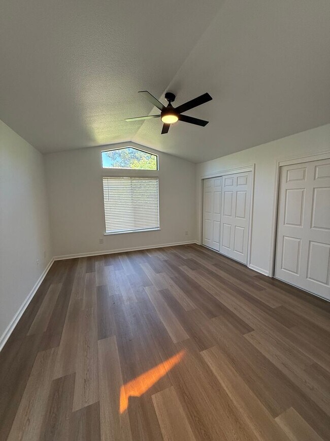 Building Photo - 3 BEDROOM COURT LOCATION