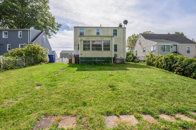 Building Photo - 46 Coolidge Ave