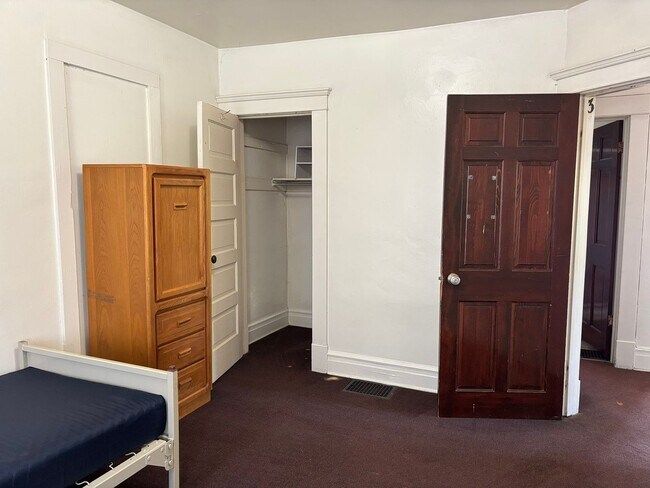 Building Photo - 524 S Forest Ave