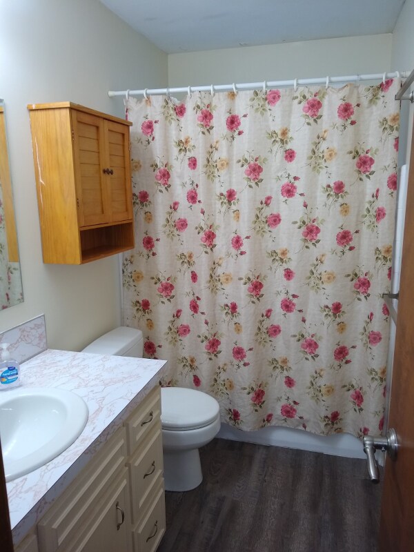 Building Photo - 664 E 12th St