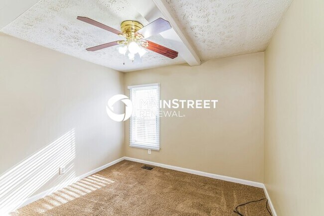 Building Photo - 3 Bedroom Pet-Friendly Home in Louisville, KY with Main Street Renewal