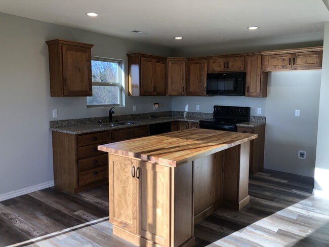 Building Photo - Open living concept- 3BR/2BA with unfinished basement