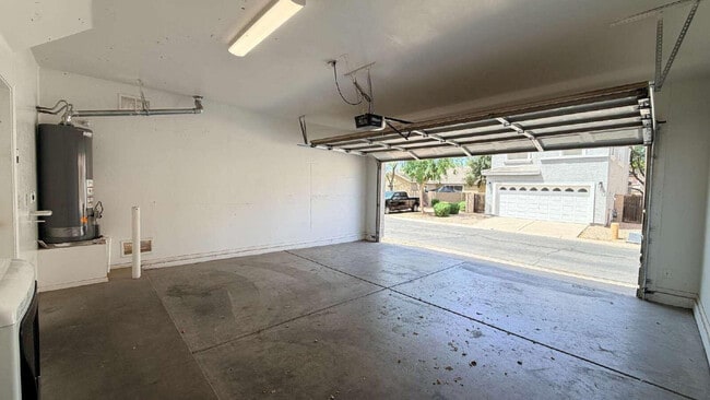 Building Photo - 1567 S Avocet St