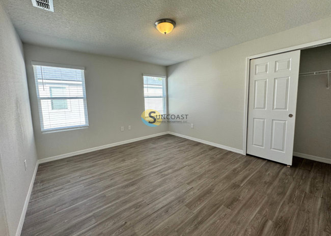 Building Photo - Private Top Floor 2/2 Apt! West Jax Prime ...