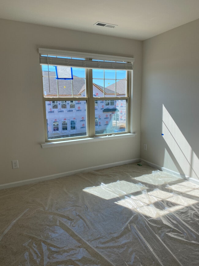 Building Photo - Room in Townhome on Planters Trace Ln