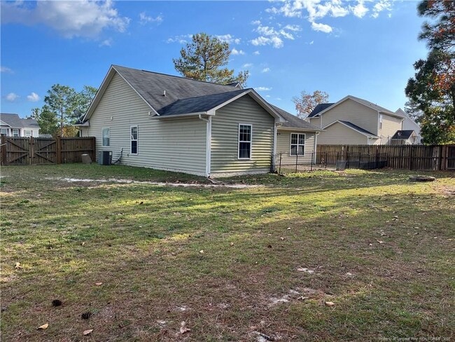 Building Photo - 105 Basket Oak Dr