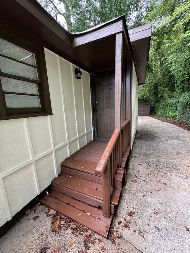 Building Photo - Nice 3/1 House in East Rome- $1,195