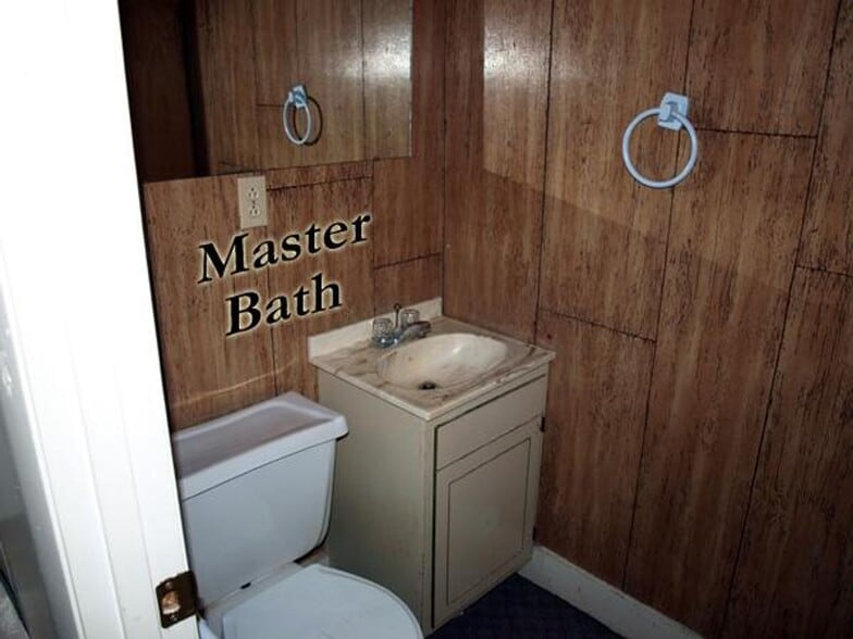 Building Photo - 214 King St