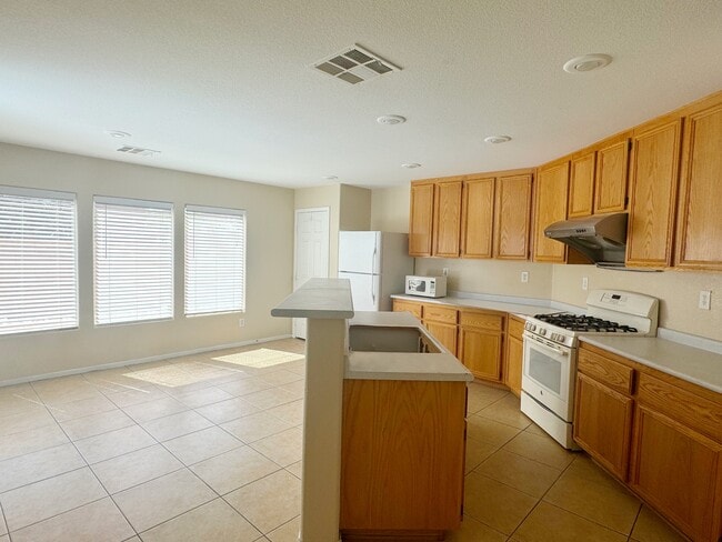 Building Photo - 8305 Golden Amber St