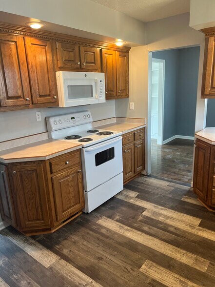 Building Photo - 8005 Casualwood Ct