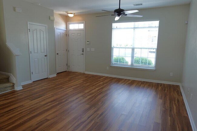 Building Photo - 202 Elise Dr