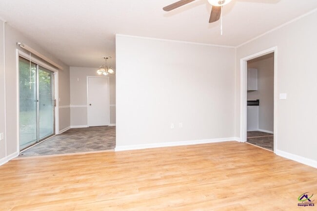 Building Photo - 105 Ora Cir