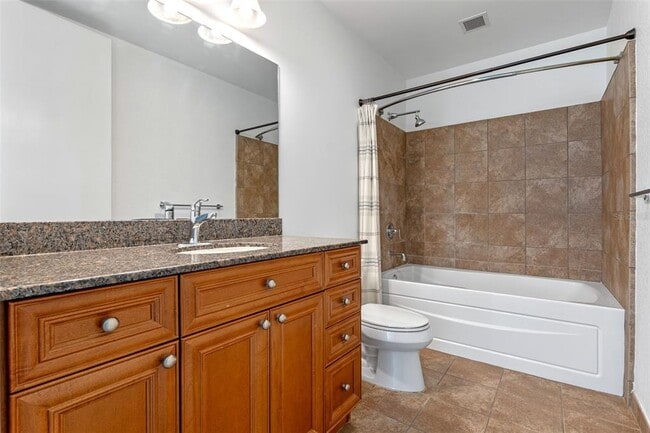 Building Photo - 150 E Robinson St