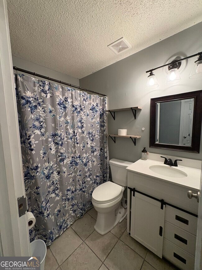 Building Photo - 155 Woodhaven Dr