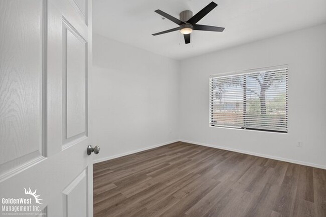 Building Photo - Beautiful 2Bdm 2Ba Condo with Community Pool in Glendale!