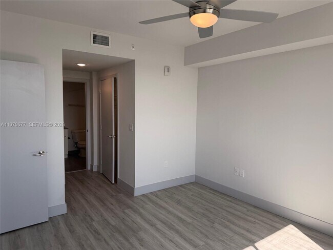 Building Photo - 9000 Ramblewood Dr