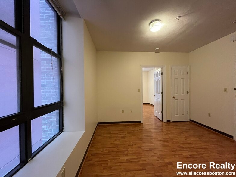 Building Photo - 81 Essex St