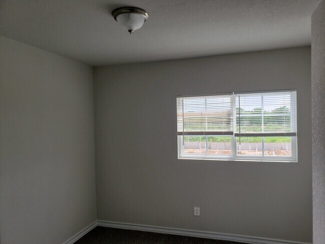 Building Photo - Townhome for rent