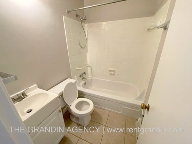 Building Photo - 1809 Grandin Rd SW