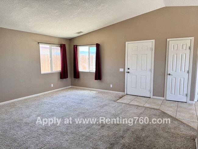 Building Photo - Modern 4 Bedroom 2 Bathroom Home