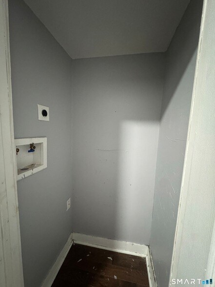 Building Photo - 148 Rosette St